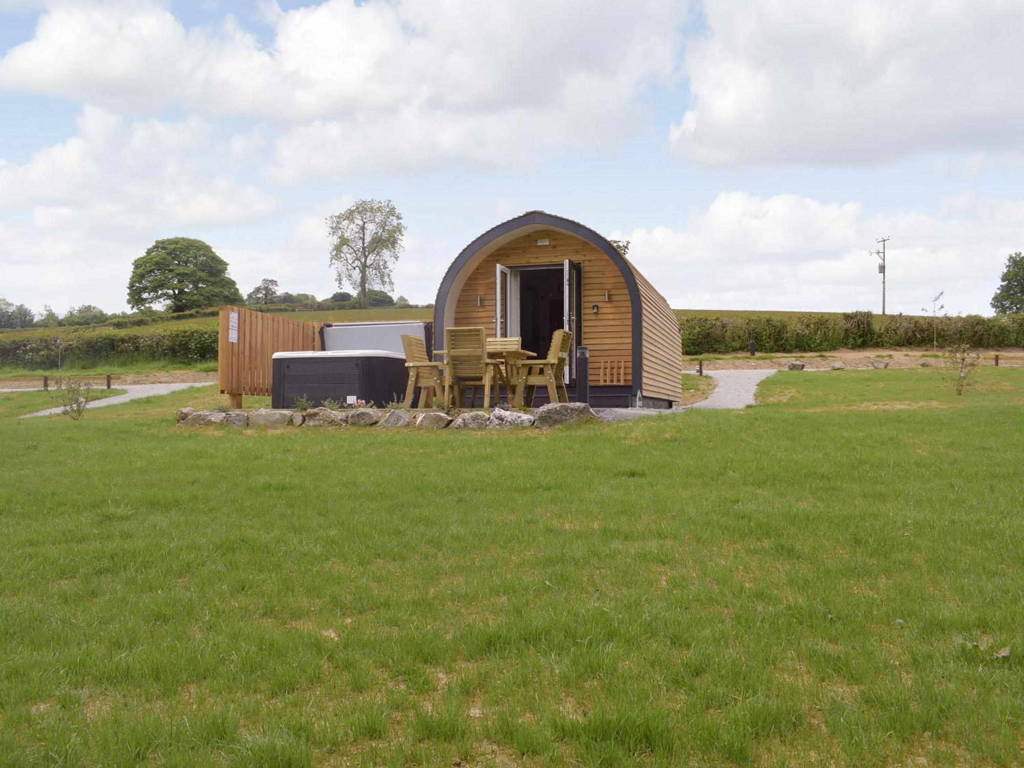 Efyrnwy Pod Vip Villa Llanfyllin Exterior photo