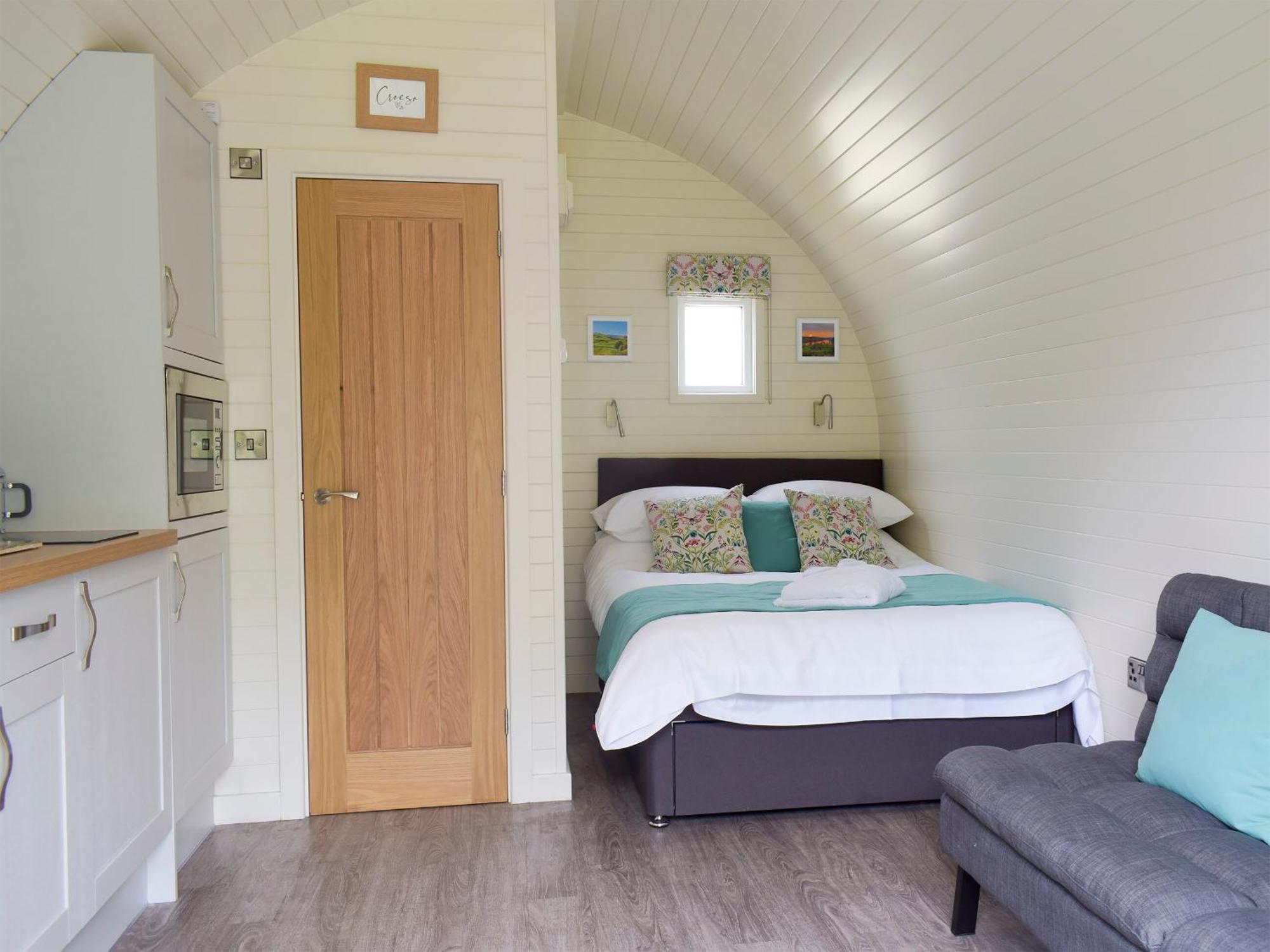 Efyrnwy Pod Vip Villa Llanfyllin Exterior photo